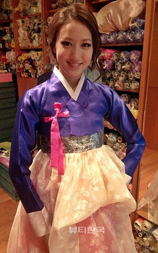 미스코리아 김태현의 아름다운 미소와 한복자태