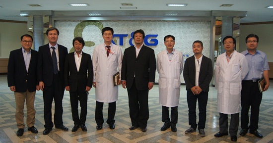 ▲ 웨이브코퍼레이션 대표 및 직원들이 25일 대전 KT&G중앙연구소를 방문했다.