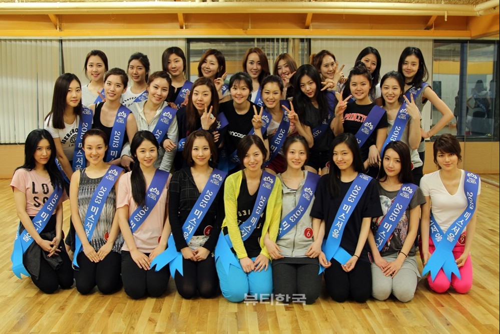 ▲ 4월25일 2013 미스 서울 본선 대회에 출전하는 27명의 참가자들