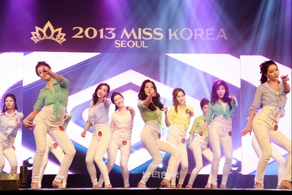 화려한 댄스로 시작된 2013 미스 서울 선발대회