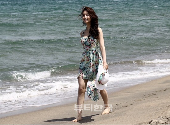 해변의 여신으로 변신한 김유미