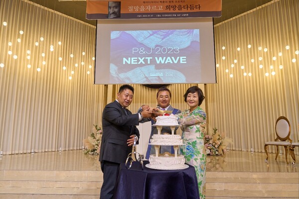 사진=(왼쪽부터)박신대표, 박준 회장, 임승애 대표