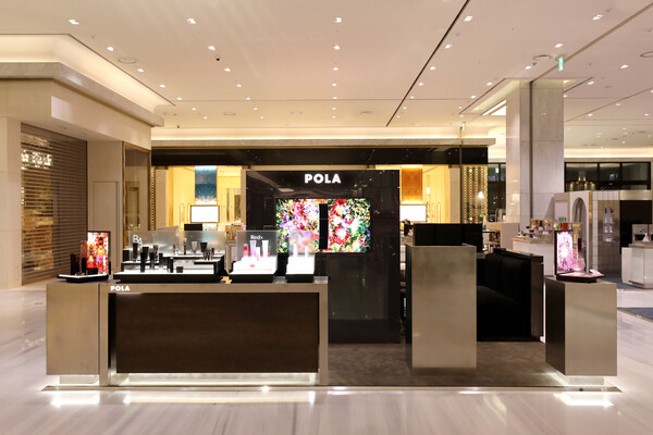 사진=백년 역사의 프레스티지 화장품 폴라 POLA가 지난 22일 현대백화점 판교점에 새로운 매장을 오픈했다고 밝혔다. 지난 5월 오픈한 롯데백화점 본점에 이어 국내 두 번째로 선보였다.