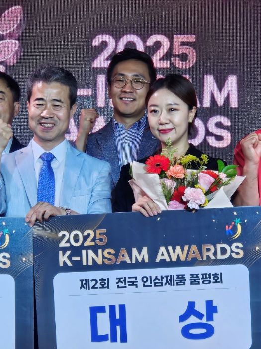 Park Ji-heung, President of the Geumsan Ginseng & Herbal Industry Promotion Institute (left), and Hanna Kim, Director of Cheonnyeon Red Ginseng Co., Ltd.