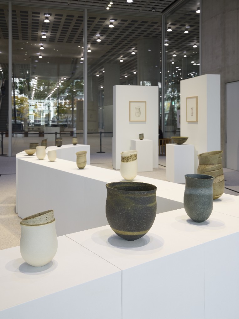 Jennifer Lee’s ceramics are composed of clays in differing colors, each shaped by its own aging process. Some of the clay she uses has been stored and matured for up to 30 years, resulting in variations in hue and speckling depending on the minerals present and the conditions in which the clay was kept.